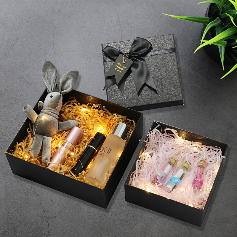 Caja de regalo de cartón negro de lujo con lazo