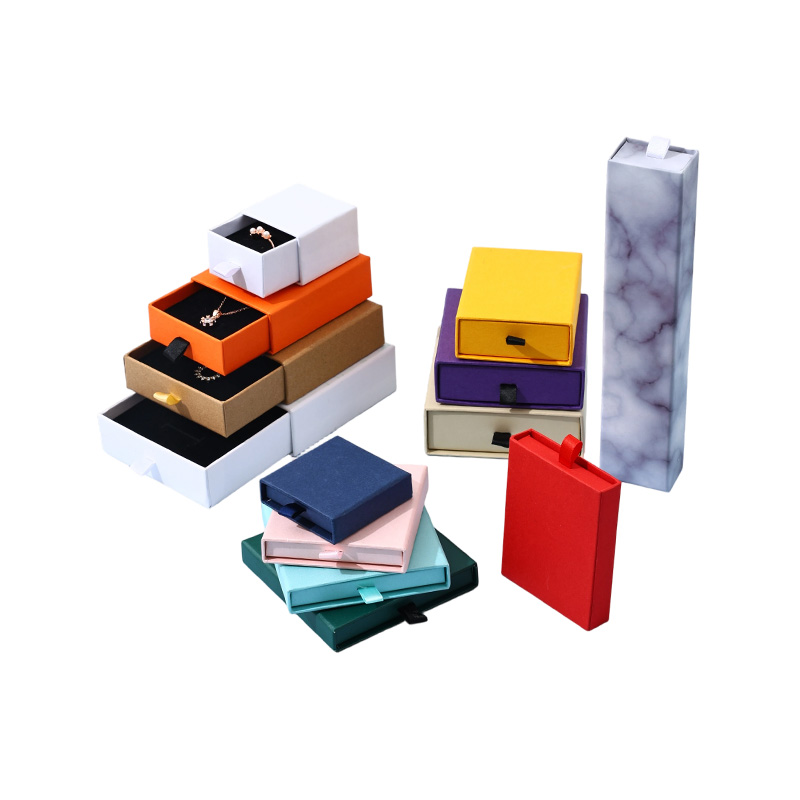 Caja deslizante de joyería de cartón en relieve para anillos, collar, pulsera, brazalete