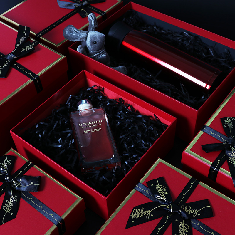 Caja de regalo de cartón sencilla con laminación mate y cinta