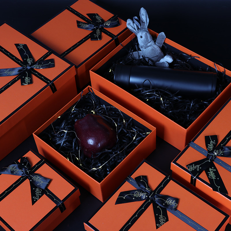 Caja de regalo de cartón sencilla con laminación mate y cinta