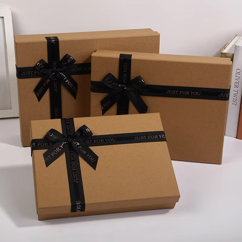 Caja Rígida Minimalista de Papel Kraft para Ropa