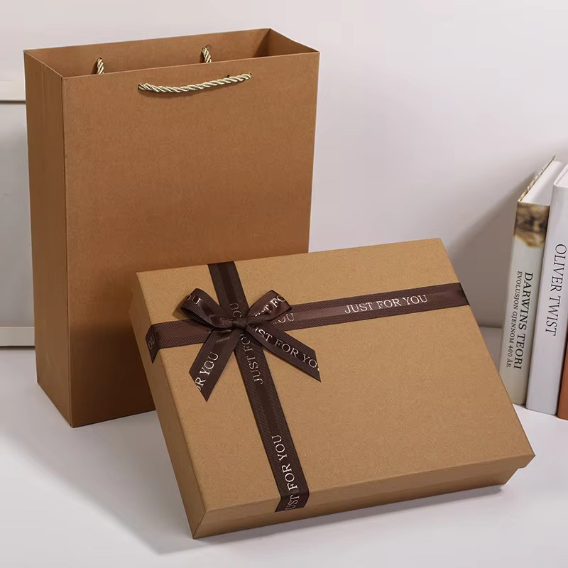 Caja Rígida Minimalista de Papel Kraft para Ropa