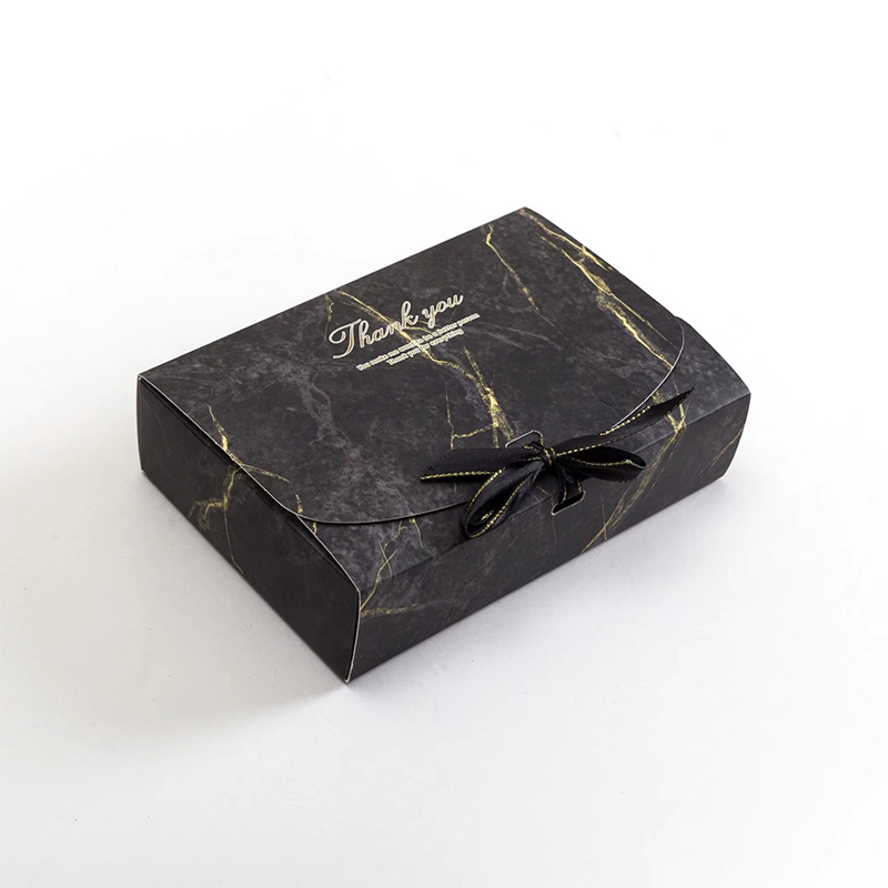 Caja de Regalo para Ropa de Cartón con Diseño de Mármol y Cinta