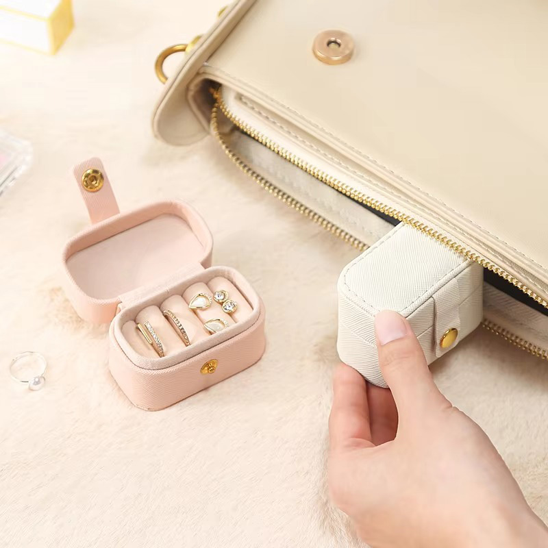 Pequeña Caja de Viaje para Almacenamiento de Anillos y Pendientes