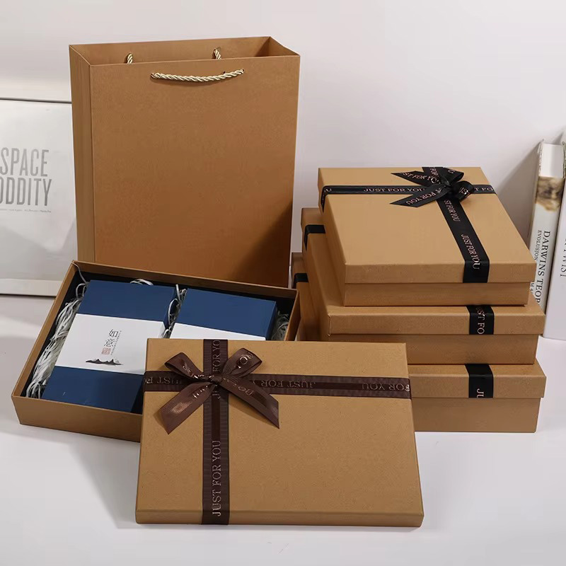 Caja Rígida Minimalista de Papel Kraft para Ropa