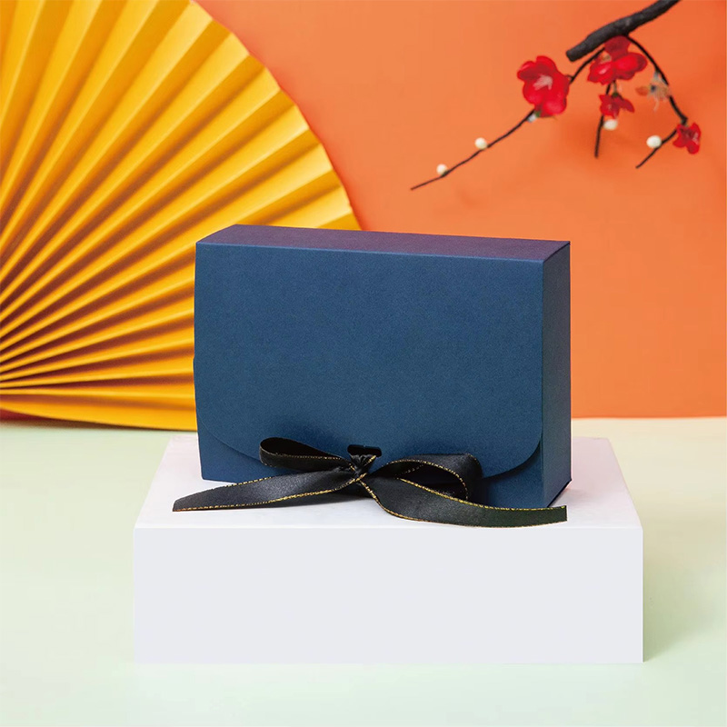 Caja de Regalo para Ropa de Cartón con Diseño de Mármol y Cinta
