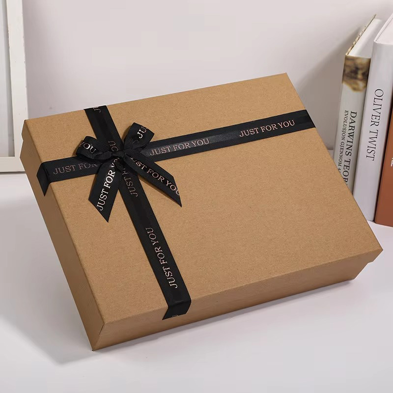 Caja Rígida Minimalista de Papel Kraft para Ropa