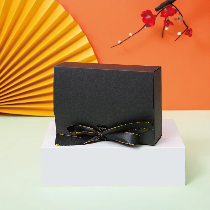 Caja de Regalo para Ropa de Cartón con Diseño de Mármol y Cinta